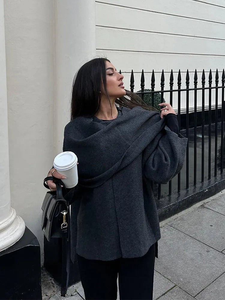 Manteau cape enveloppant à col drapé, ouvert sur le devant