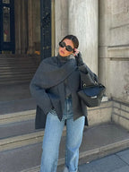 Manteau cape enveloppant à col drapé, ouvert sur le devant