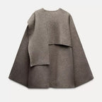 Manteau cape enveloppant à col drapé, ouvert sur le devant